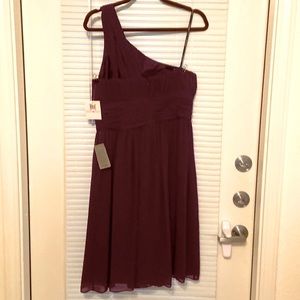 Maroon color, Donna Morgan, one shoulder, Flowey short dress.